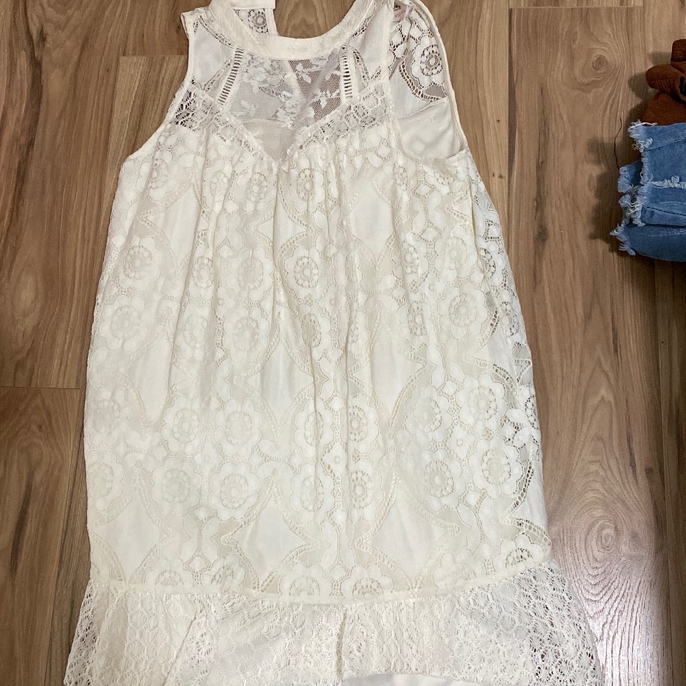 Medium lacy white dress